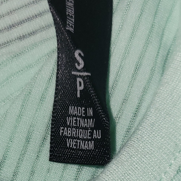 Aeropostal Live love dream open back long sleeve Is size small, teal - Picture 4 of 5